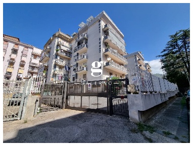 Foto Appartamento in Giulio Tesauro, Salerno Torrione di 91 m² con 3 locali