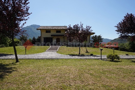 Foto Appartamento in Via Fecicce snc, Mignano Monte Lungo Centro di 400 m²