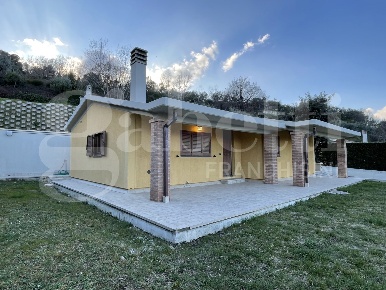 Foto Casa indipendente in Via CINQUE CERRI 1, Bettona di 85 m² con 4 locali