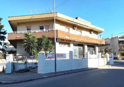 Foto Negozio in Viale Gramsci angolo Via Madonna di Pompei snc, Grottaglie