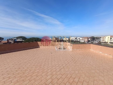 Foto Appartamento in Via Kulczycki Sas Jerzi 15, Livorno di 135 m²