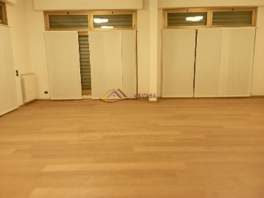 Foto Negozio a Arezzo di 260 m² con 5 locali in vendita