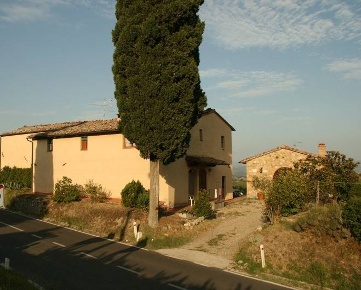 Foto Attività commerciale a San Gimignano di 400 m² con 8 locali in vendita