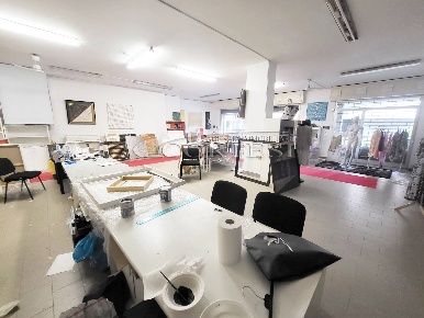 Foto Locale commerciale a Perugia di 120 m² con 2 locali in vendita