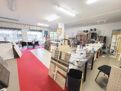 Foto Locale commerciale a Perugia di 120 m² con 2 locali in vendita