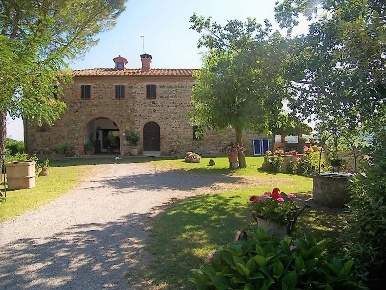 Foto Agriturismo a Montepulciano di 600 m² con 8 locali in vendita