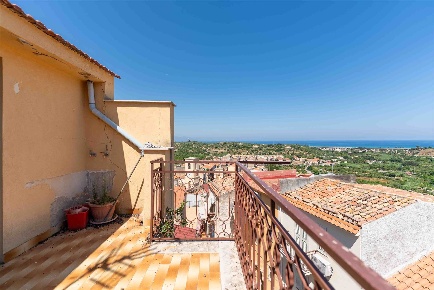 Foto Case semi ndipendenti in via Galliano, Lascari di 141 m² con 6 locali