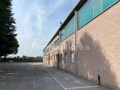 Foto Capannone industriale in Via 1° Maggio 1, Osnago Canova di 2450 m²