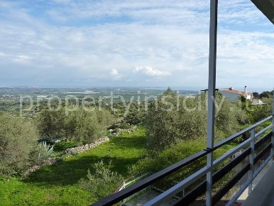 Foto Villa unifamiliare a Noto di 135 m² con 10 locali in vendita