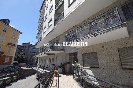 Foto Appartamento in Via Martiri della Libertà  5, Arona Centro di 85 m²