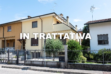 Foto Villa bifamiliare in VIA XXV APRILE 8, Liscate di 80 m² con 3 locali