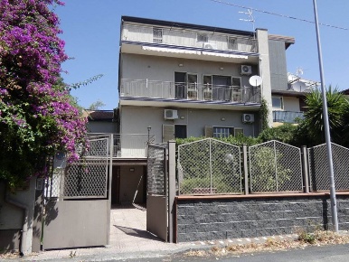 Foto Villa unifamiliare a Mascalucia Centro di 180 m² con 6 locali