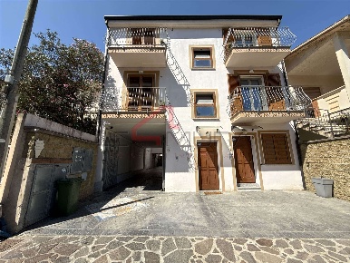 Foto Appartamento a Sant'Antioco Centro di 126 m² con 8 locali in vendita
