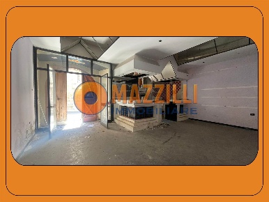Foto Locale commerciale in Via Bonaventura, Potenza Centro di 93 m²