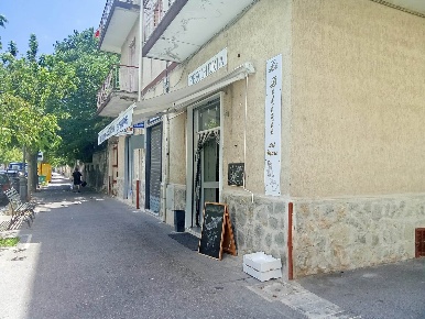 Foto Negozio a Cava de' Tirreni Centro di 38 m² con 1 locali in vendita