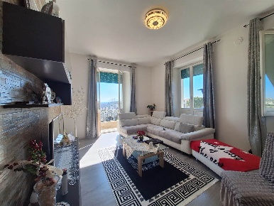 Foto Appartamento a Fermo Centro di 130 m² con 8 locali in vendita