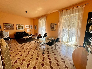 Foto Appartamento in Via San Leonardo 86, Comiso Centro di 118 m²