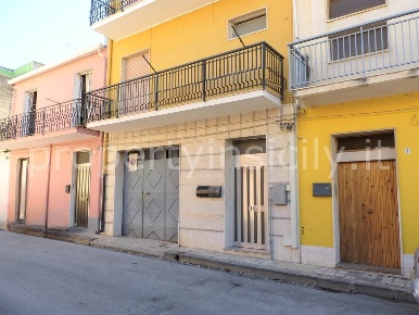 Foto Appartamento in Via Luigi Capuana 6/8, Floridia di 120 m² con 4 locali