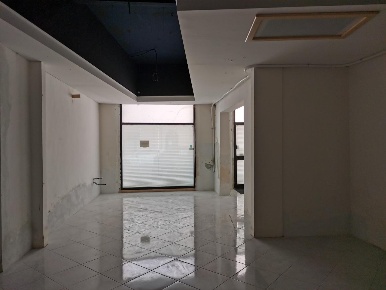 Foto Locale commerciale a Poggibonsi Centro di 166 m² con 2 locali