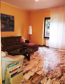 Foto Appartamento a Carrara Centro di 90 m² con 4 locali in vendita