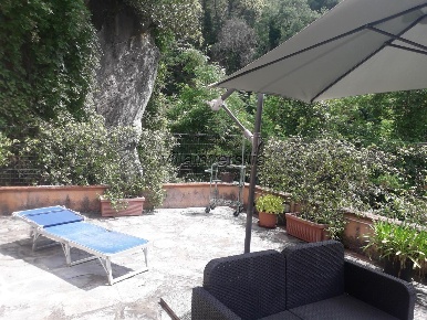 Foto Casa indipendente a Pietrasanta di 160 m² con 6 locali in vendita