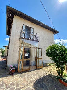 Foto Casa indipendente a Fosciandora di 90 m² con 3 locali in vendita
