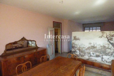 Foto Appartamento a Pisa San Francesco di 115 m² con 5 locali in vendita