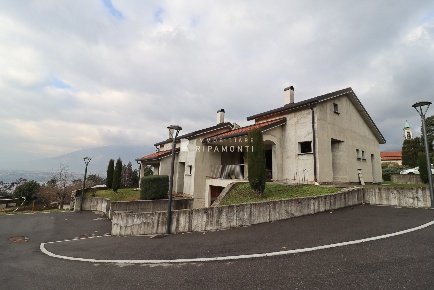 Foto Villa a schiera in Via Piave, Oggiono di 150 m² con 5 locali