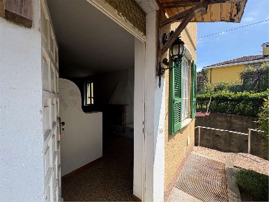 Foto Appartamento in Via Varese, Viggiù di 120 m² con 3 locali in vendita