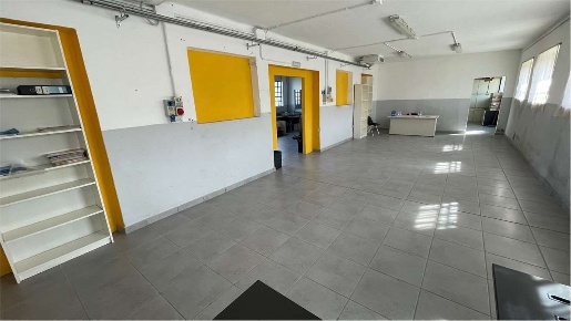 Foto Magazzino in VIA ROMA, Collebeato di 240 m² con 5 locali in vendita
