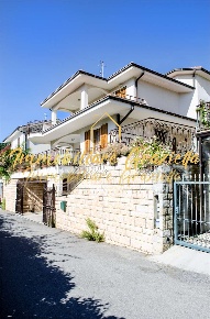 Foto Villa unifamiliare a Camporosso di 174 m² con 7 locali in vendita