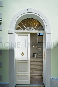 Foto Case indipendenti in via Dante Alighieri, Massa Centro di 250 m²