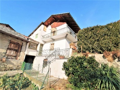 Foto Villa bifamiliare in mazod, Nus di 350 m² con 16 locali in vendita