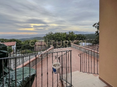 Foto Appartamento in Via  osticcio, Montalcino Centro di 94 m² con 4 locali