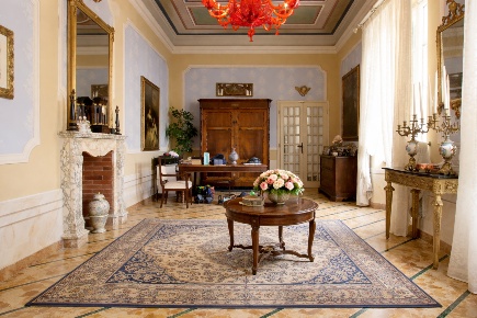 Foto Appartamento in Piazza San Michele 10, Lucca di 235 m² con 9 locali