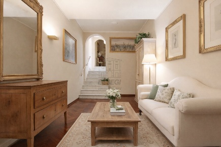 Foto Appartamento in Piazza San Michele 10, Lucca di 235 m² con 9 locali