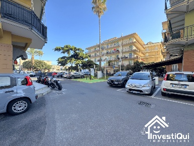 Foto Posti auto in Piazza San Rocco 15, Pietra Ligure Centro di 40 m²