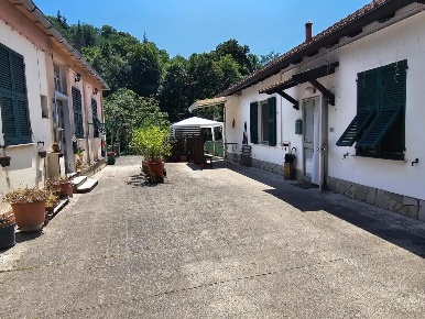 Foto Appartamento in Via Orazio Brignola 3, Mignanego Centro di 57 m²