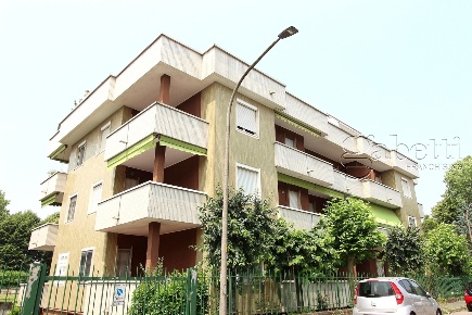 Foto Appartamento in Via Costantino, Rho Mazzo - Pantanedo di 102 m²