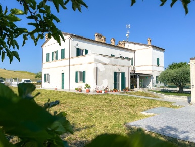 Foto Villa a schiera a Monte Roberto di 264 m² con 3 locali in vendita