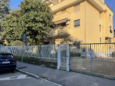 Foto Ufficio in Via Alcide De Gasperi 1, Cologno Monzese di 27 m²