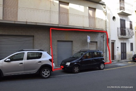 Foto Negozio in via Vittorio Emanuele 273, Letojanni di 42 m² in vendita