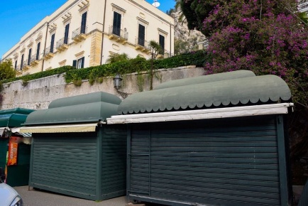 Foto Capannone industriale in Teatro Greco 51, Taormina di 11 m² in affitto
