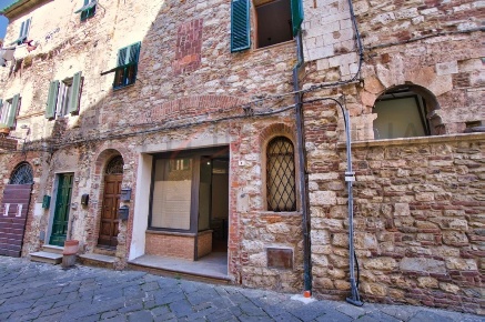Foto Attività commerciale a Suvereto Centro di 250 m² con 4 locali