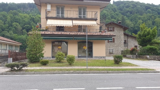 Foto Attività commerciale a San Giovanni Bianco di 167 m² con 3 locali