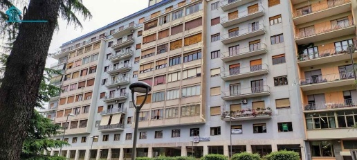 Foto Ufficio in via Salvatore de Renzi 28, Avellino di 560 m² in vendita