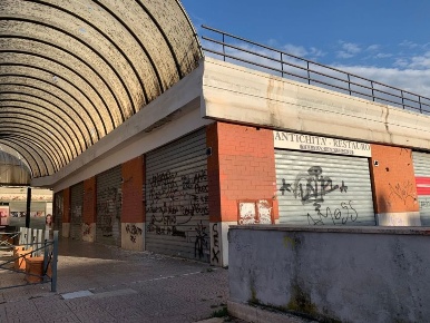 Foto Negozio in via Giulio Antamoro, Roma di 600 m² in affitto