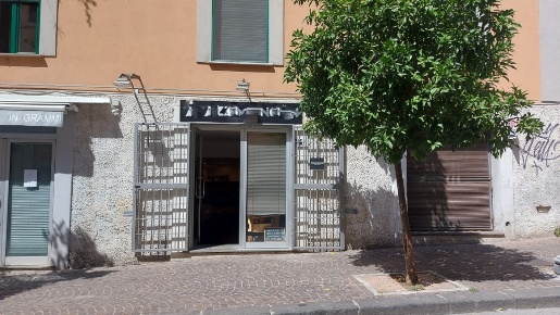 Foto Negozio in via fieravecchia 31, Salerno di 40 m² con 1 locali