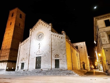 Foto Attività commerciale a Pietrasanta di 150 m² con 3 locali in vendita