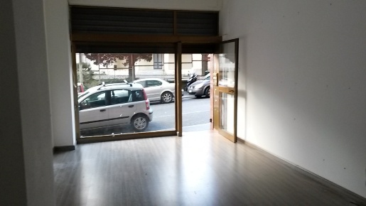 Foto Negozio in Via De Gasperi, Catanzaro di 40 m² in affitto